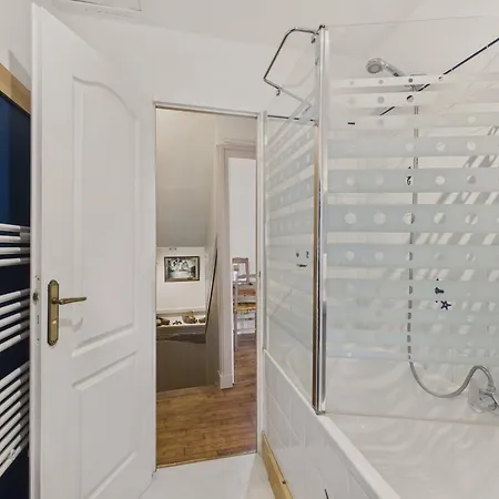 Holiday home Charmante Maison En Pierre Pour 6 -